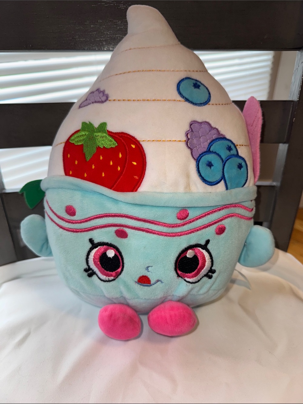 Shopkins Yo-Chi Yogurt Glace Plush Ice Cream